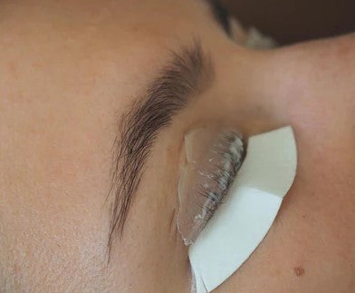 Wimpern selber färben, DIY Wimpern färben, Schritt-für-Schritt Anleitung Wimpern färben, Wimpern zu Hause färben, Tipps zum Wimpern selber färben, Wimpernfarbe richtig anwenden, Wimpern färben Set für Zuhause, Anleitung für Wimpernfarbe zu Hause, Wimpern selbst färben leicht gemacht, Wimpernfarbe zu Hause anwenden, Wimpern sicher selber färben, Wimpern färben Schritt für Schritt, Wimpernfarbe auftragen Anleitung, Wimpern selbst färben Erfahrungen.